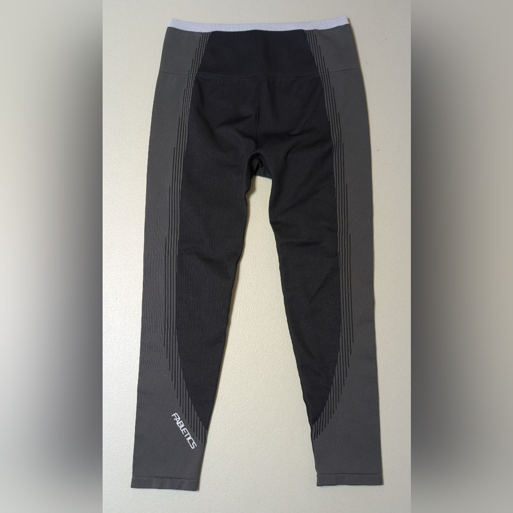 Fabletics Black And Gray Set, Medium - image 7